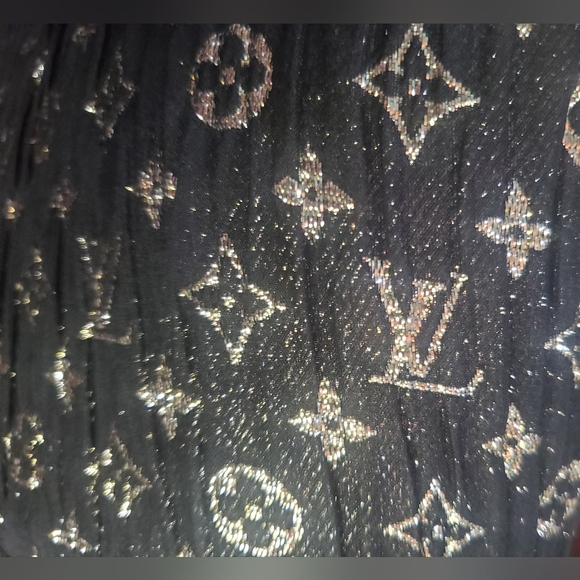 Louis Vuitton Monogram So Glitter Stole Scarf/Shawl - Picture 7 of 15